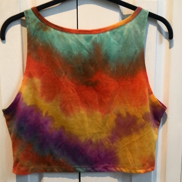 Sporty Tie Dye Crop Top Size Medium - Picture 3 of 5